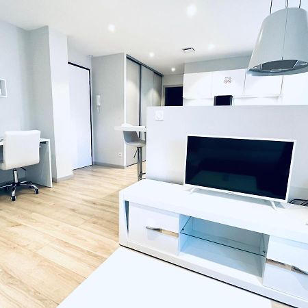 Le White Cosy A 5 Minutes Du Lac Avec Parking Privatif Gratuit Annecy Eksteriør billede