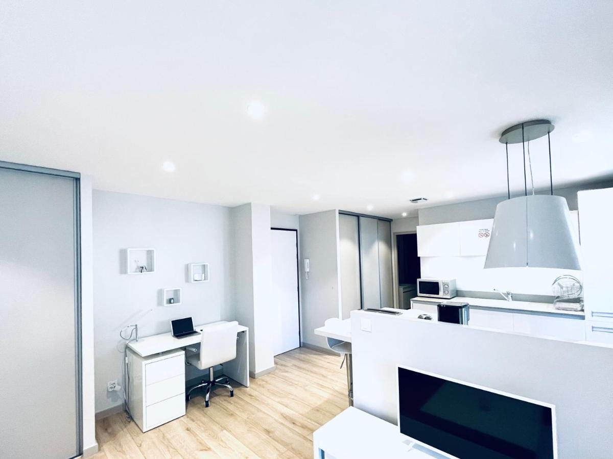 Le White Cosy A 5 Minutes Du Lac Avec Parking Privatif Gratuit Annecy Eksteriør billede