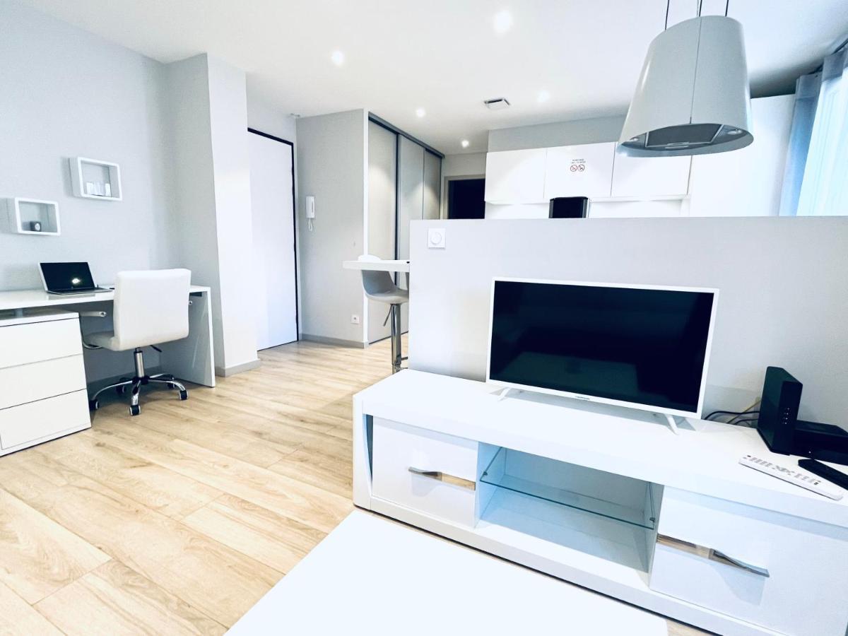 Le White Cosy A 5 Minutes Du Lac Avec Parking Privatif Gratuit Annecy Eksteriør billede
